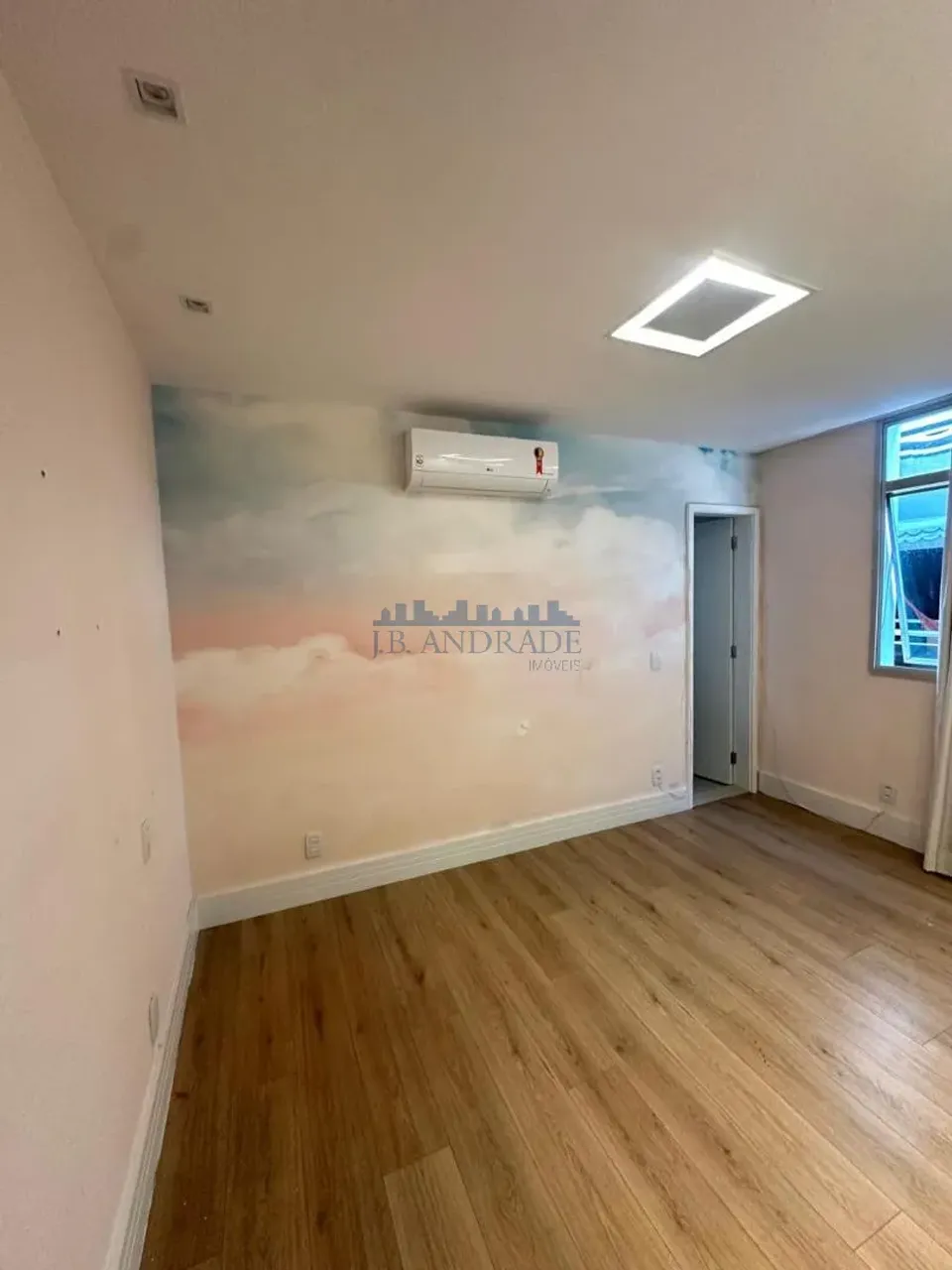 Квартира з 2 спальнями, 5 санвузлами та заскленим балконом — photo 6