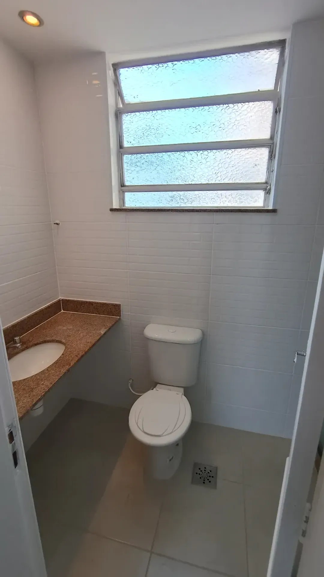 Apartment on the 6th floor with a glass-enclosed balcony — photo 14