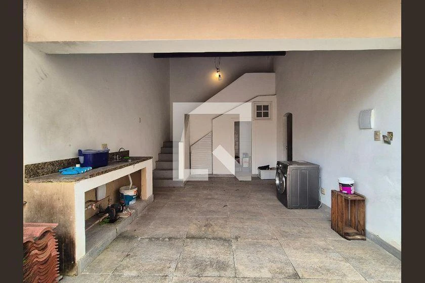 600 m² house with a washing machine and a home office — photo 15