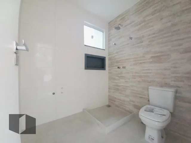 House with 4 bedrooms and 5 bathrooms, 2 parking spaces — photo 19