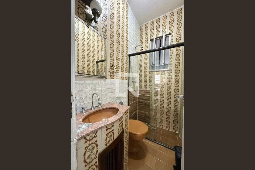 Apartamento de 2 quartos com piso de madeira ou laminado — photo 12