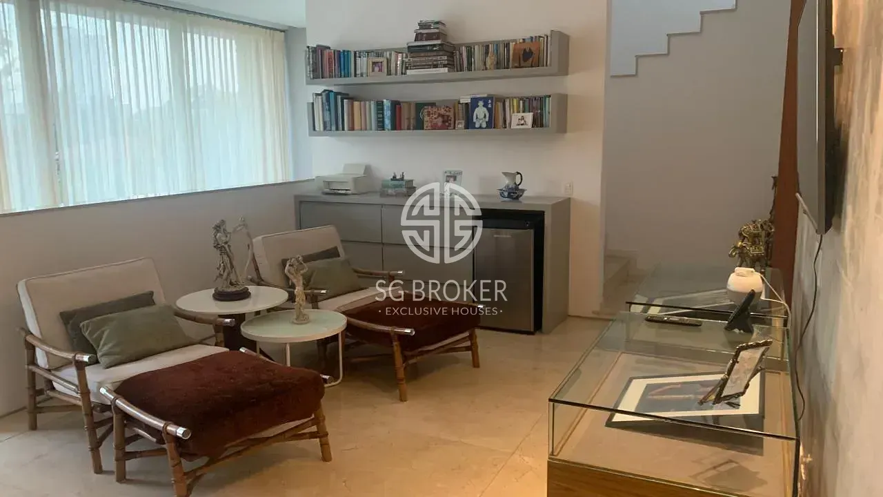 Furnished house, 800 m², with floor-to-ceiling windows — photo 27