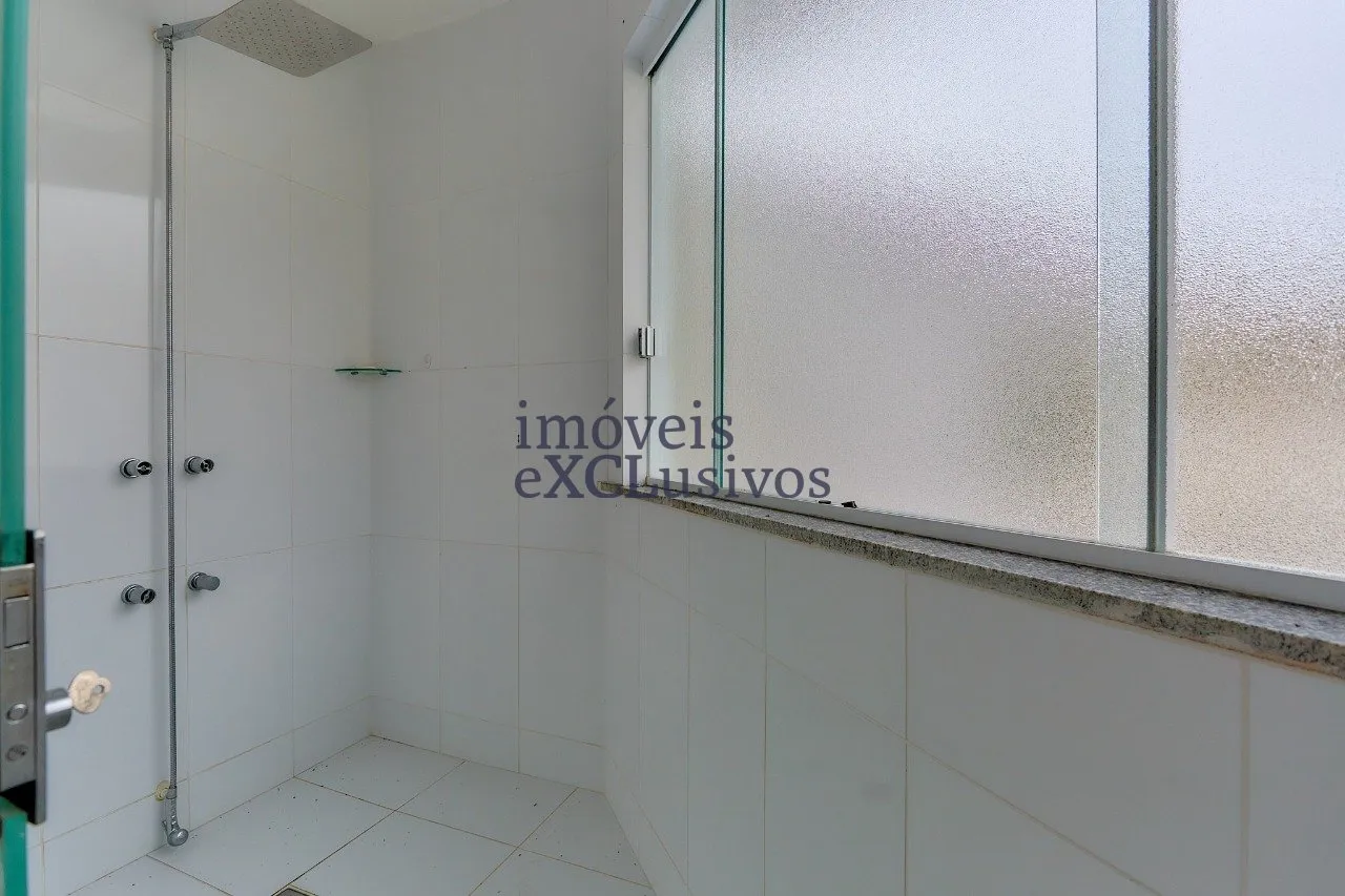 House with 3 en-suite bedrooms and 500 m², 3 parking — photo 49