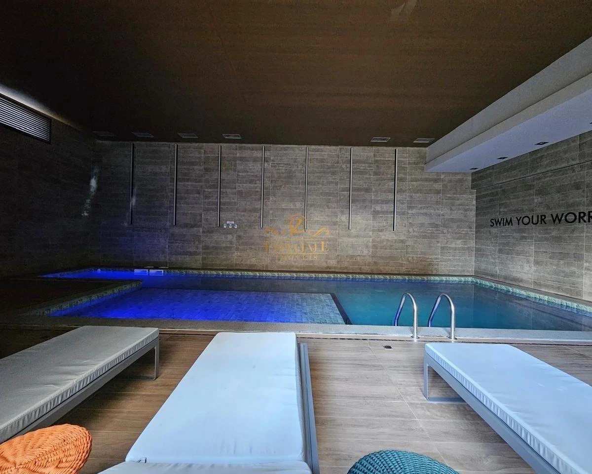 3-bedroom apartment in a building with a pool — photo 14
