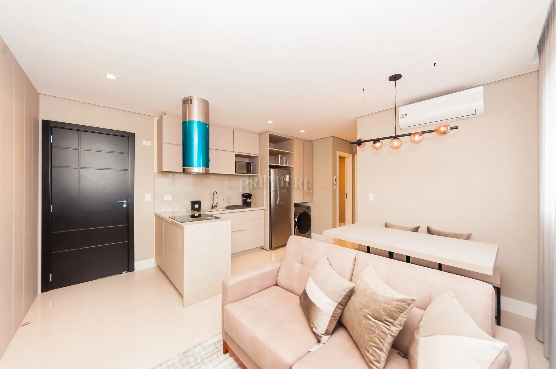 Furnished 1-bedroom apartment with an open-plan kitchen — photo 4