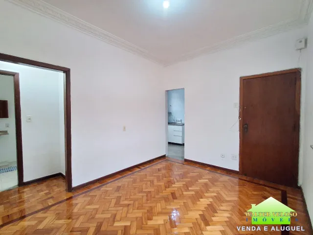 Wood or laminate floors in a 2-bedroom house, 80 m² — photo 3