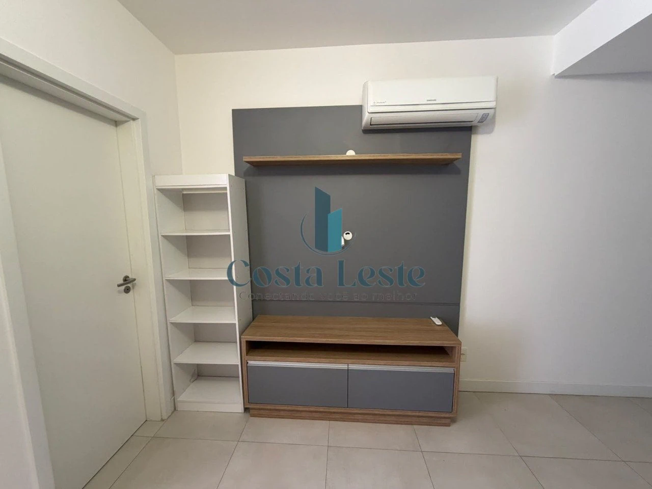 One-bedroom apartment with a washing machine — photo 10
