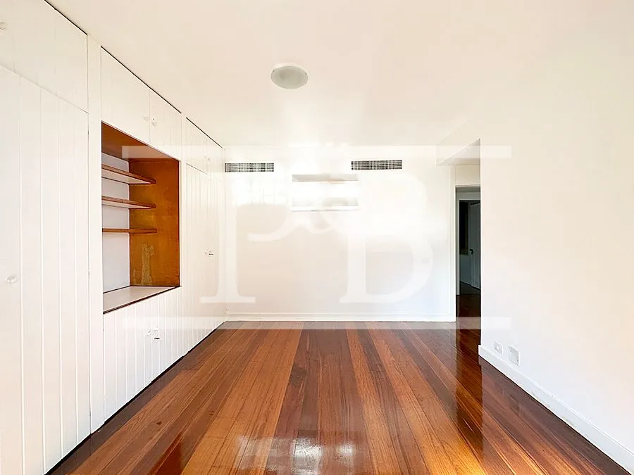 4-bedroom apartment with balcony and 319 m² — photo 24