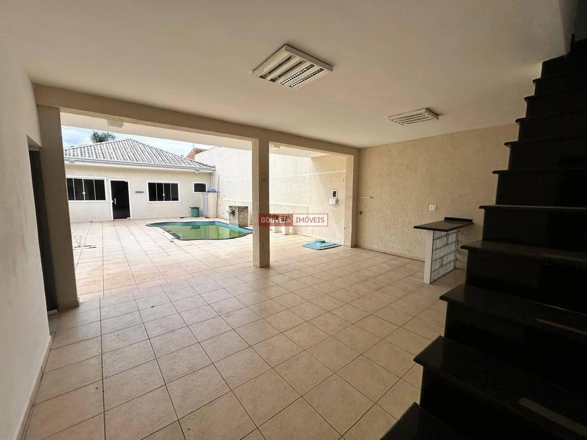 3-bedroom house with a bathtub in Curitiba — photo 21