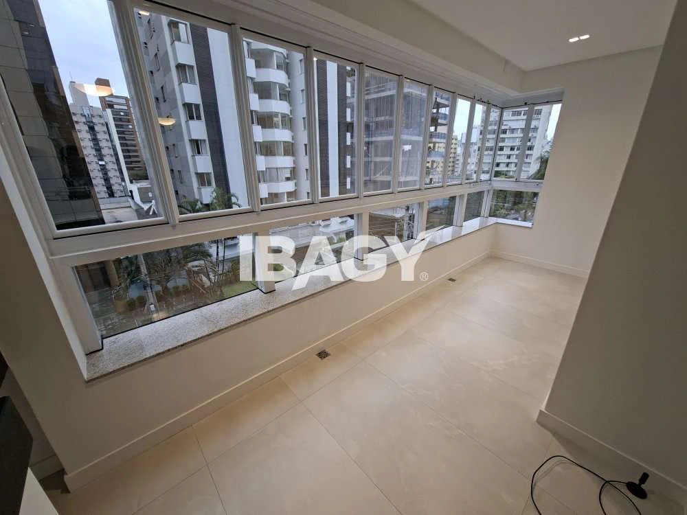 3-bedroom apartment with an enclosed glass balcony