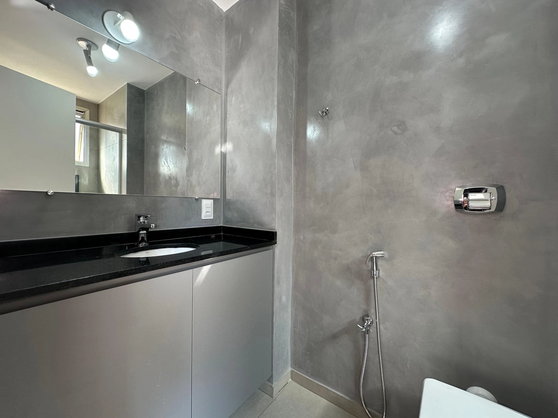 Квартира 82 м² із заскленим балконом та видом на гори — photo 75