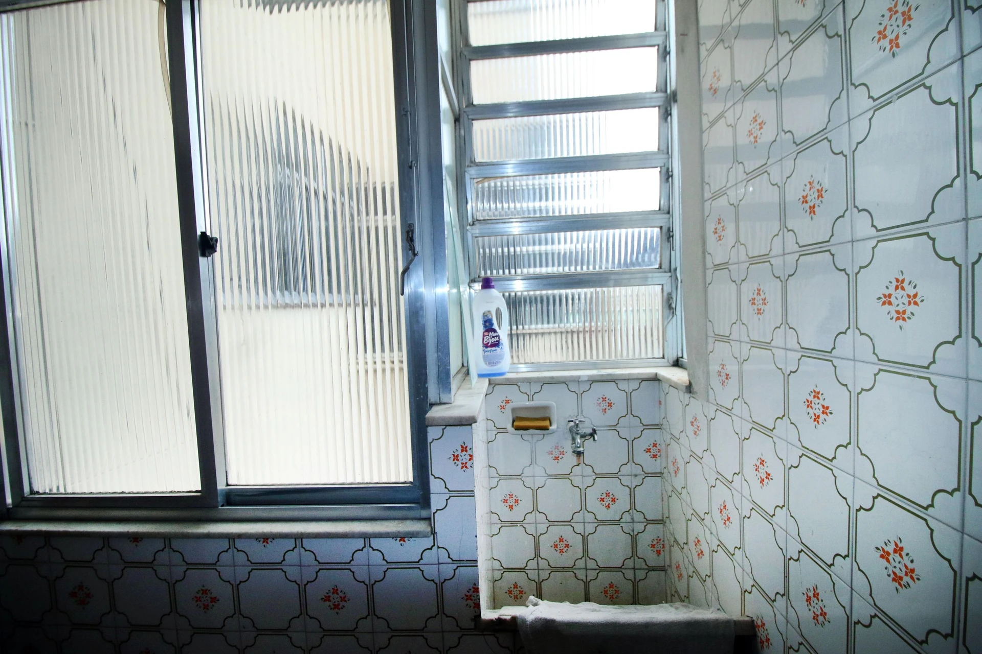 Wood or laminate floors in a 2-bedroom apartment, 63 m² — photo 26
