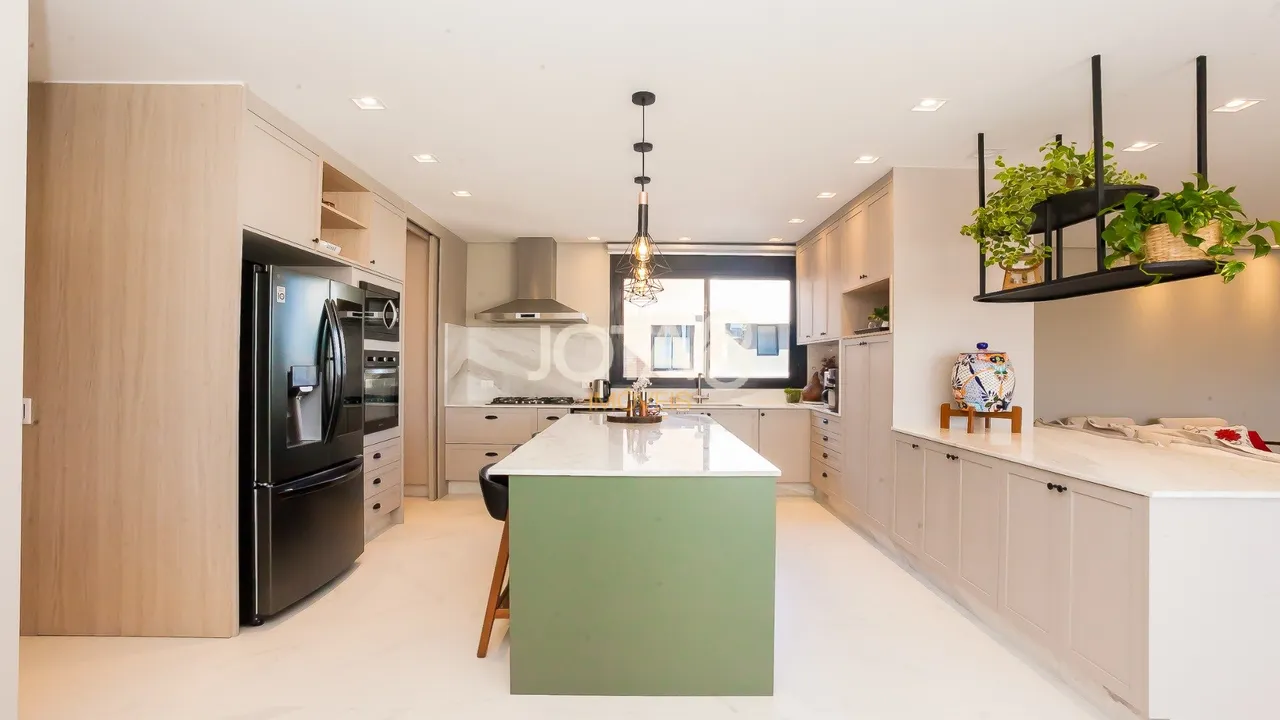 Furnished 220 m² apartment with 3 en-suite bedrooms — photo 7