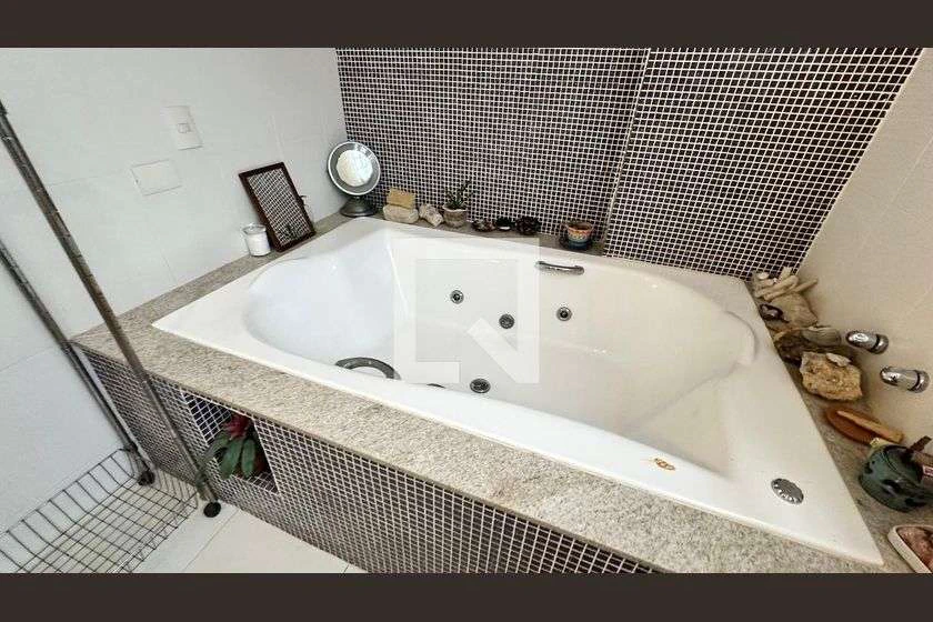 Casa com 5 quartos e cozinha aberta de 300 m² — photo 21