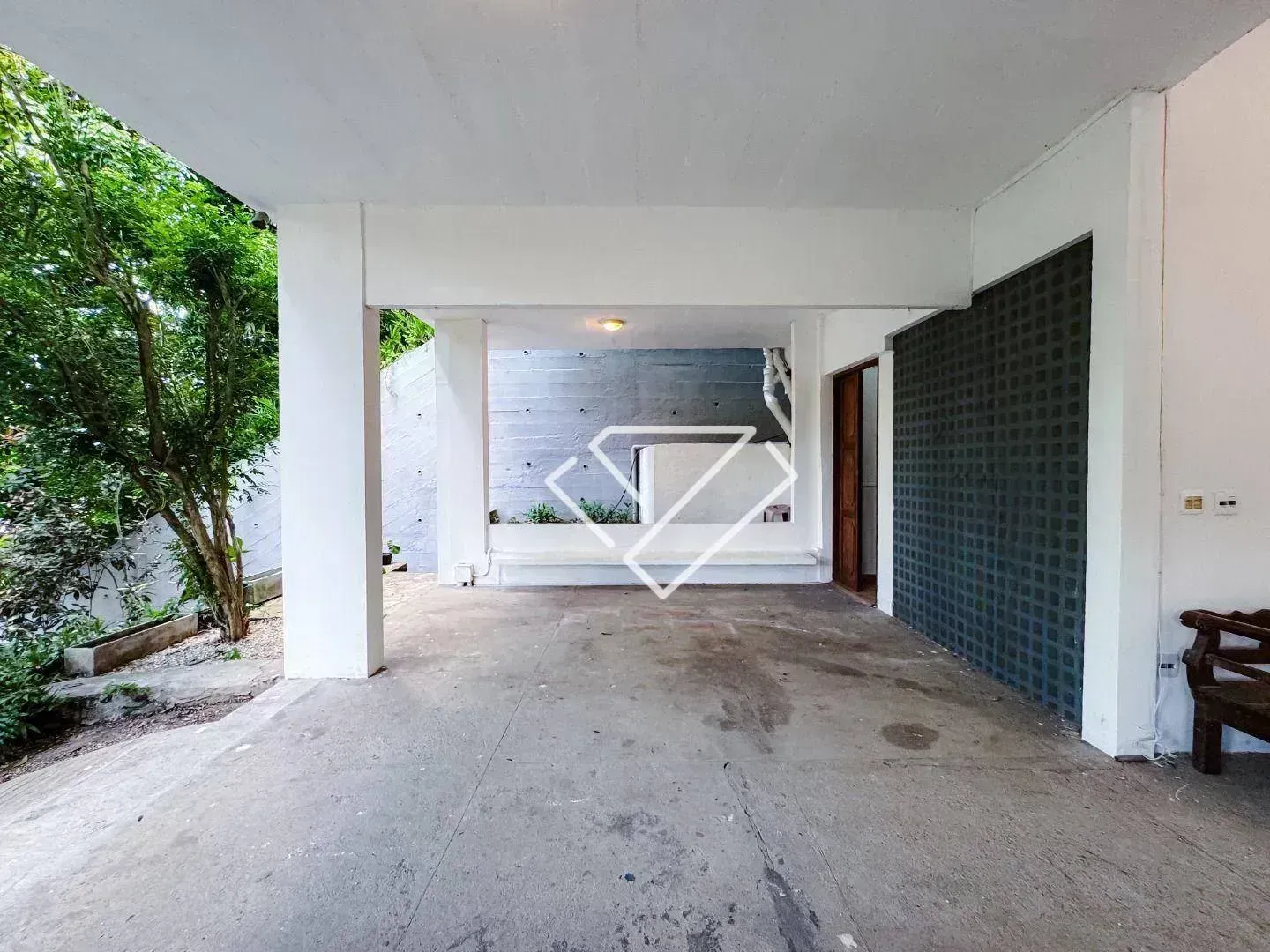 House with 3 bedrooms and 4 bathrooms on 600 m² — photo 14