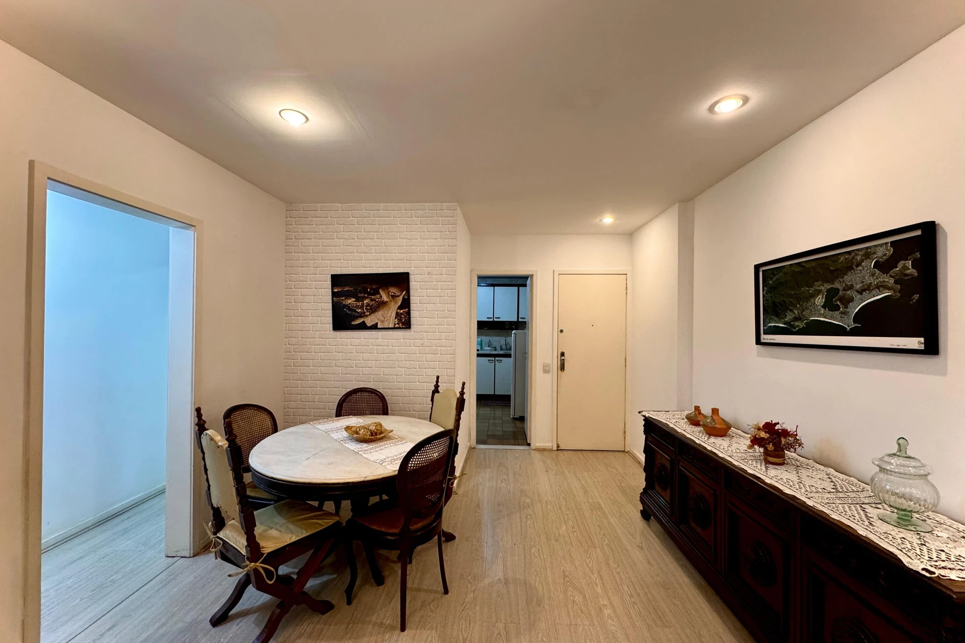 Furnished apartment, 96 m², with a glass-enclosed balcony — photo 5