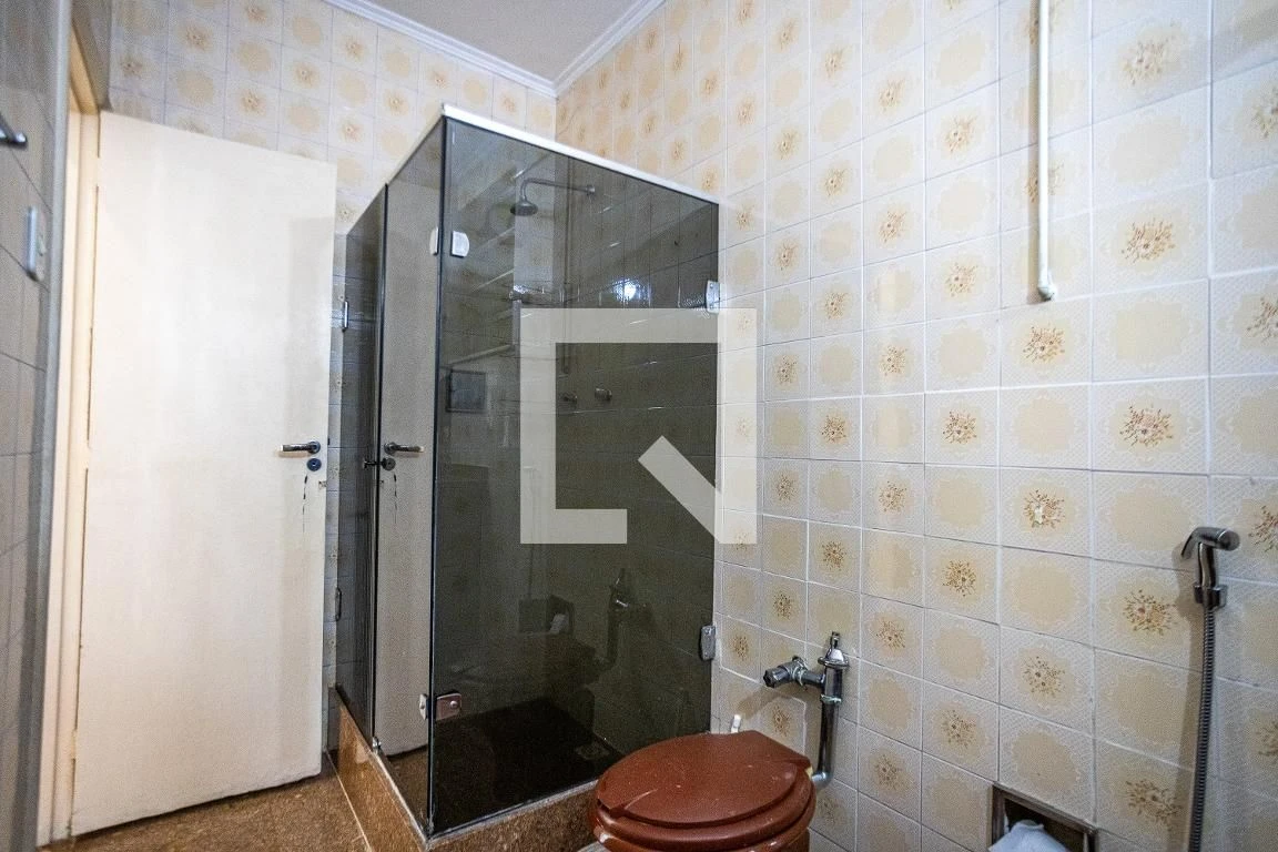 Wood or laminate floors in a 3-bedroom apartment, 85 m² — photo 32