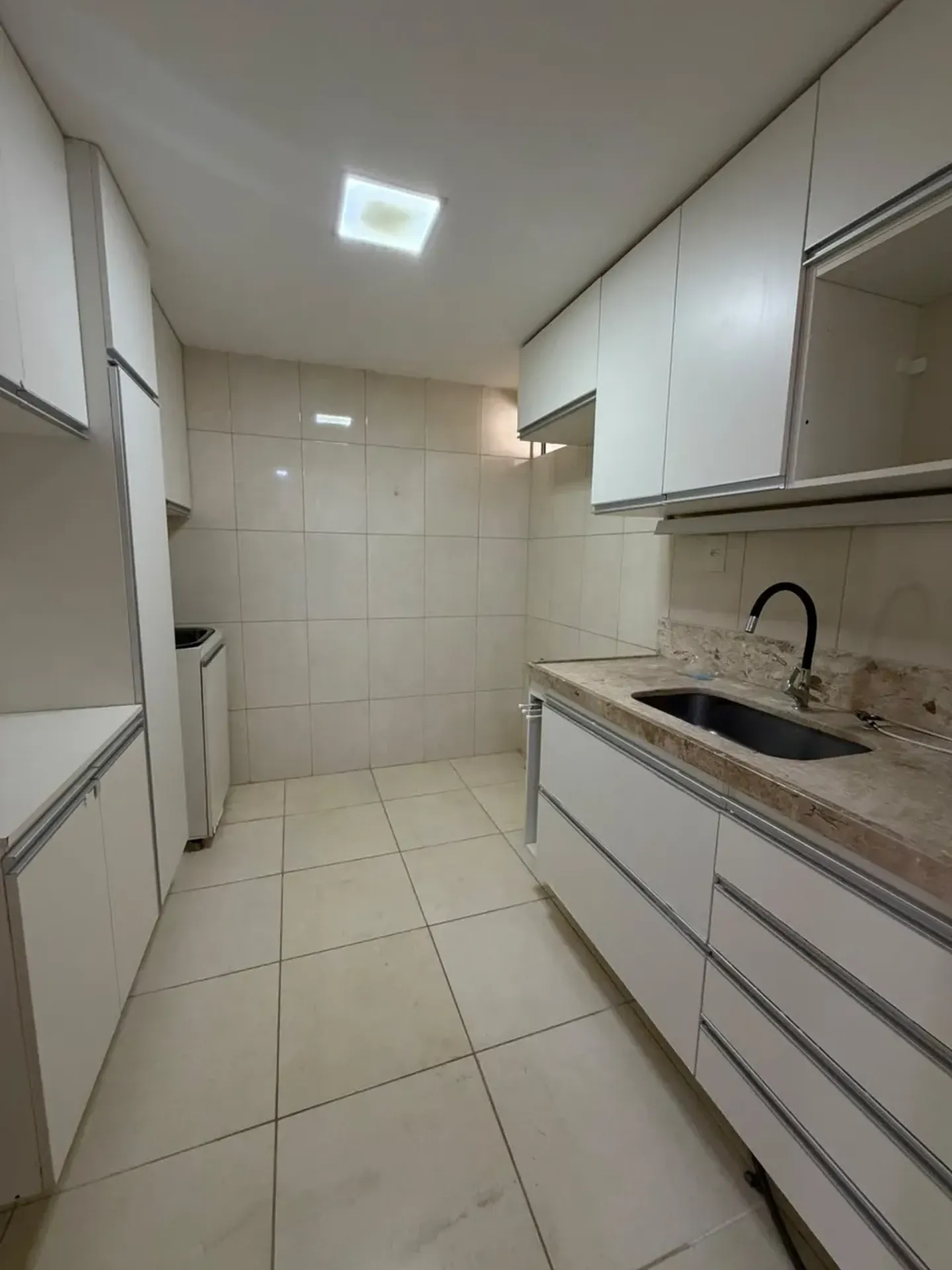 2-bedroom apartment with balcony and 1 parking spot — photo 2