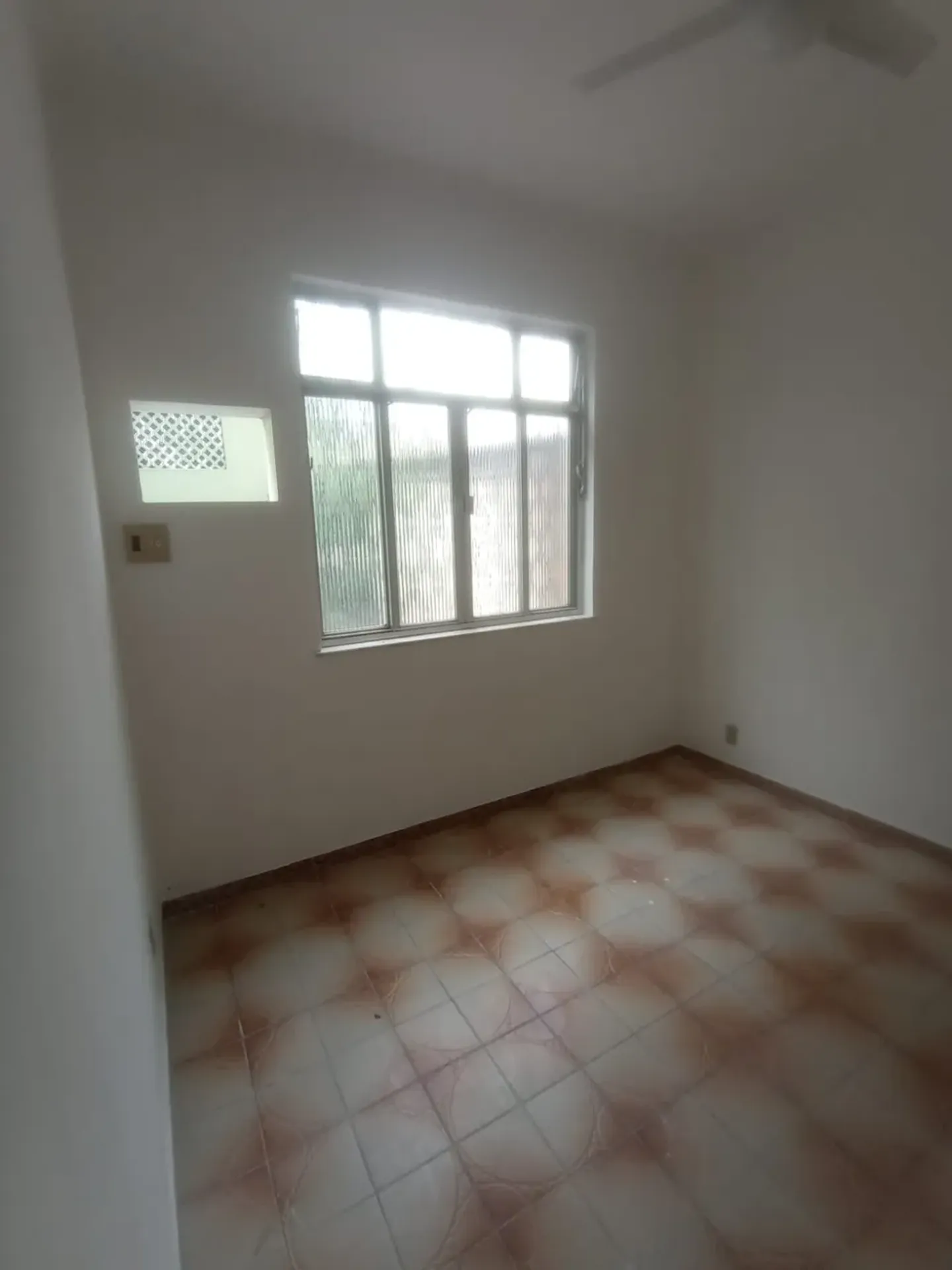 Casa de vila com 2 quartos e banheiro com box de vidro — photo 31
