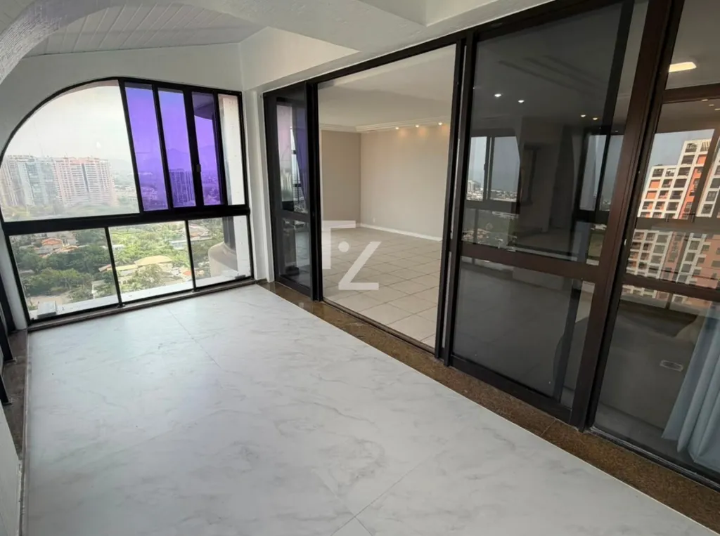 Duplex apartment on the 20th floor with city and water views — photo 10