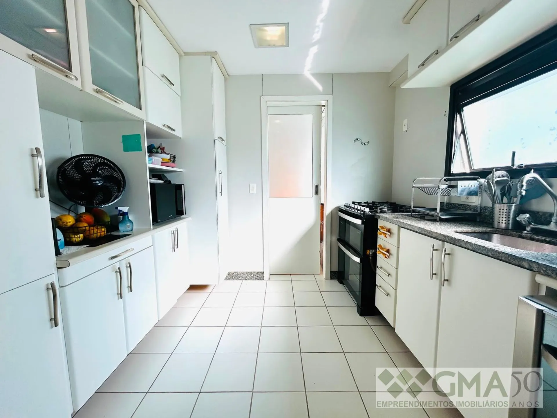 Apartment with 4 bedrooms and 5 bathrooms, 2 parking spaces — photo 32
