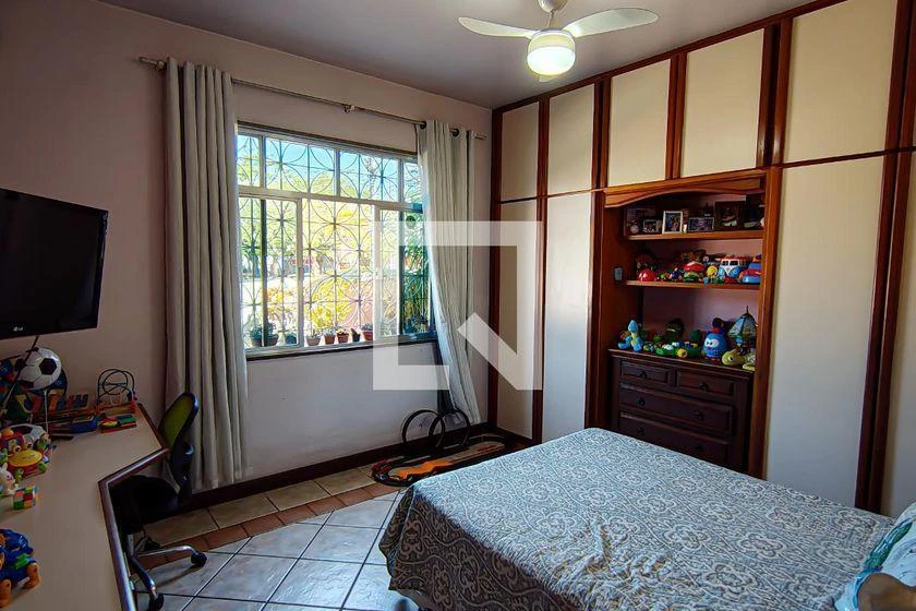 Casa de 420 m² com 4 quartos, 3 vagas e quintal — photo 9