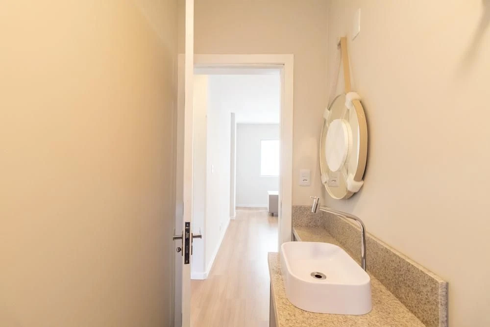 2-bedroom apartment with wood or laminate floors in Curitiba — photo 16