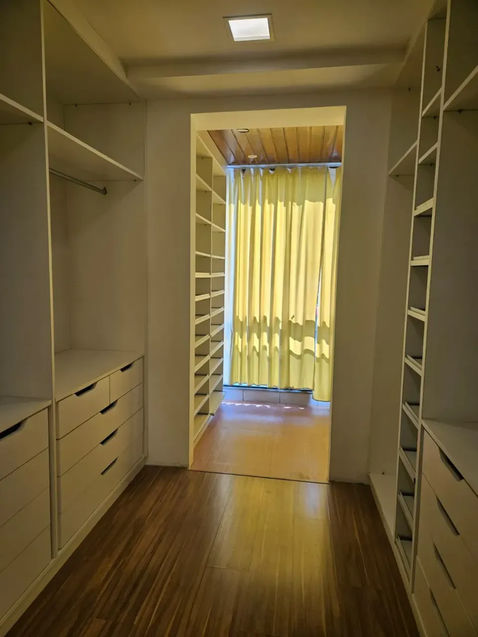 3-bedroom apartment with a glazed glass-in balcony — photo 12
