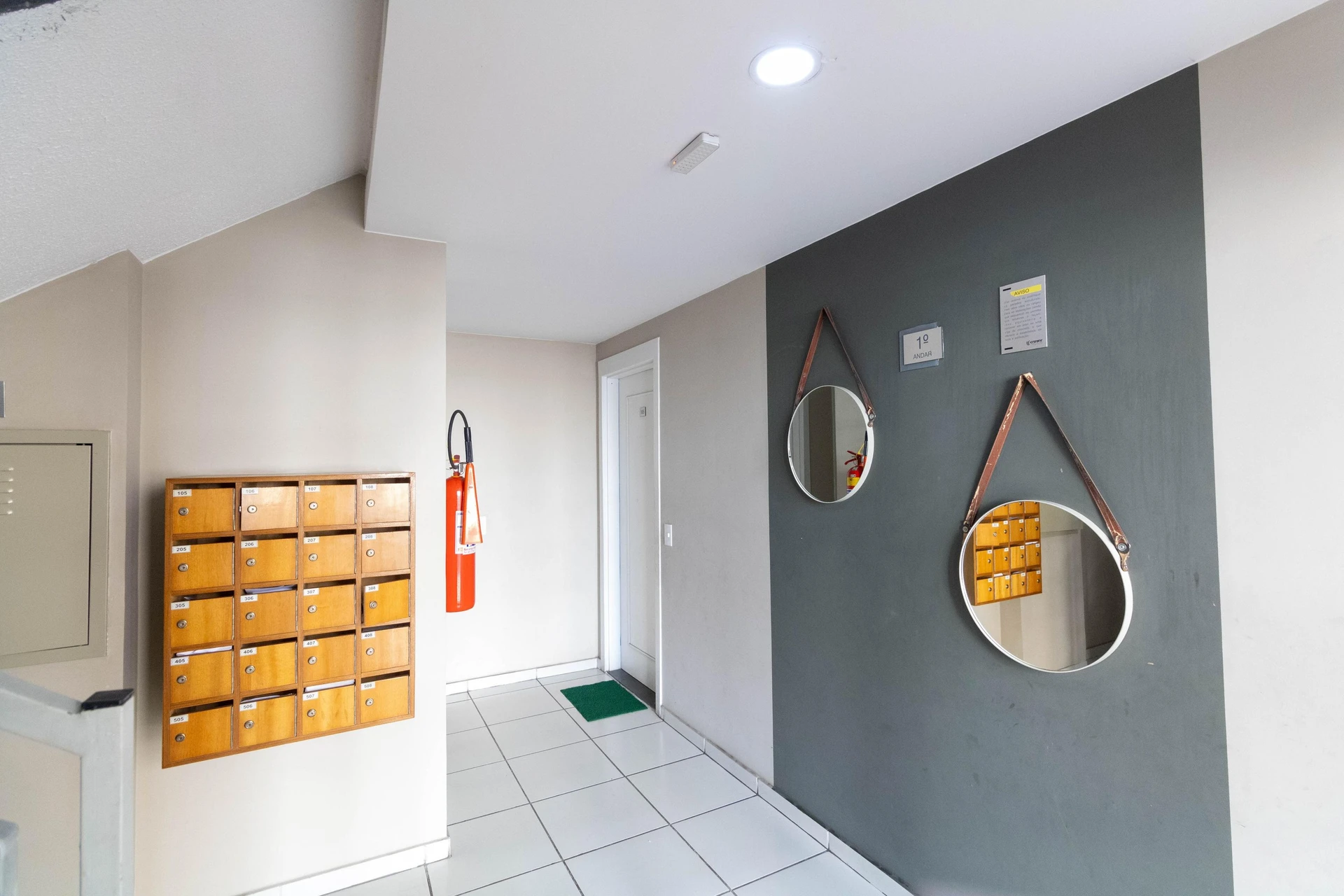 2-bedroom apartment in a building with a gym — photo 12