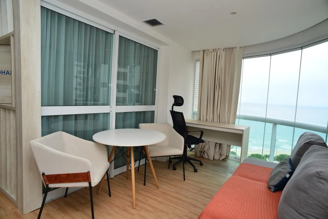 Furnished 1-bedroom apartment with enclosed balcony — photo 12