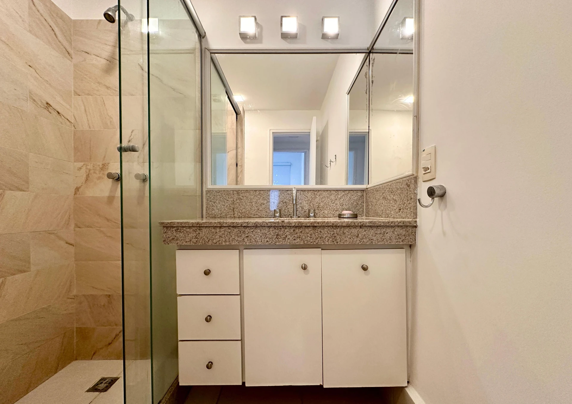 Rental apartment with 3 bedrooms and 1 en-suite — photo 35