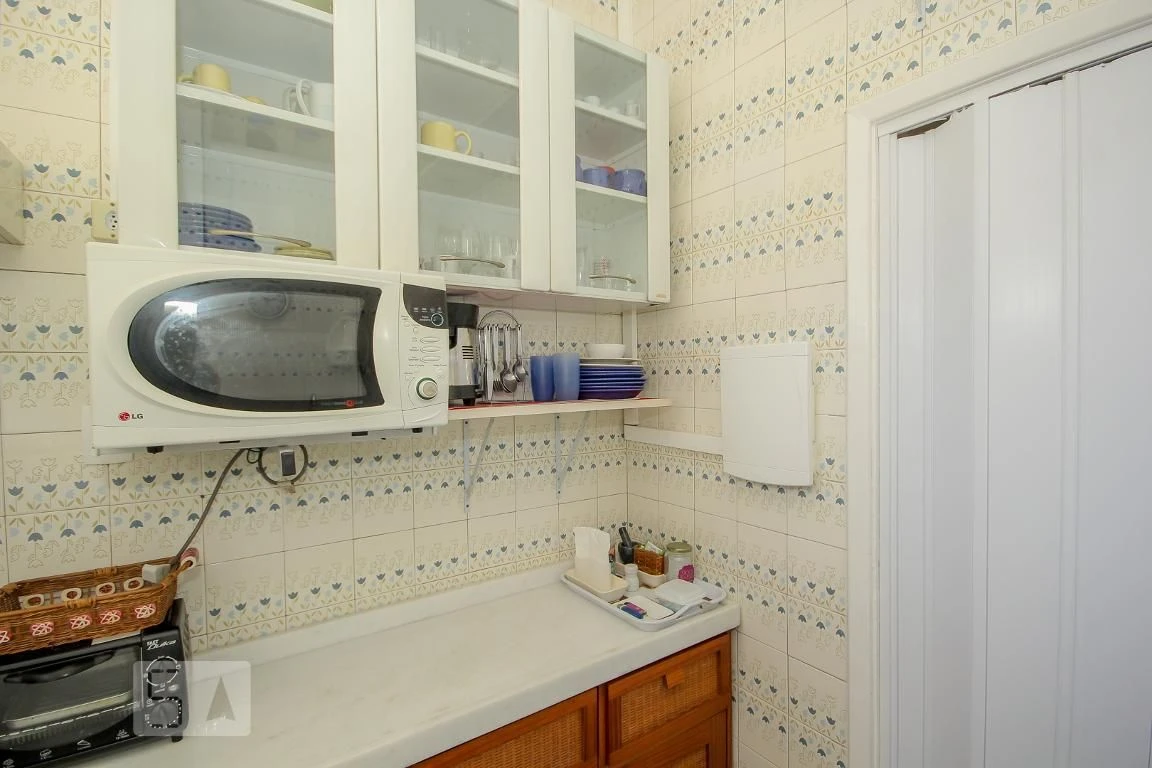Furnished 2-bedroom apartment with laundry area — photo 18