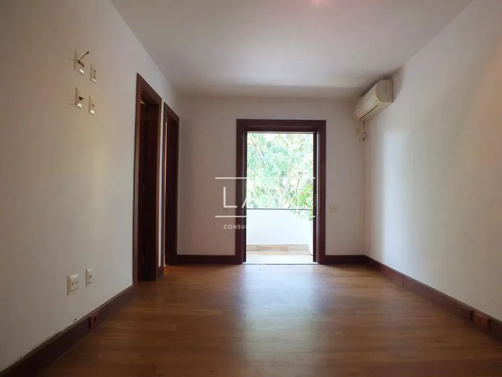 House with 4 bedrooms and 5 bathrooms, 962 m² and 2 parking — photo 26