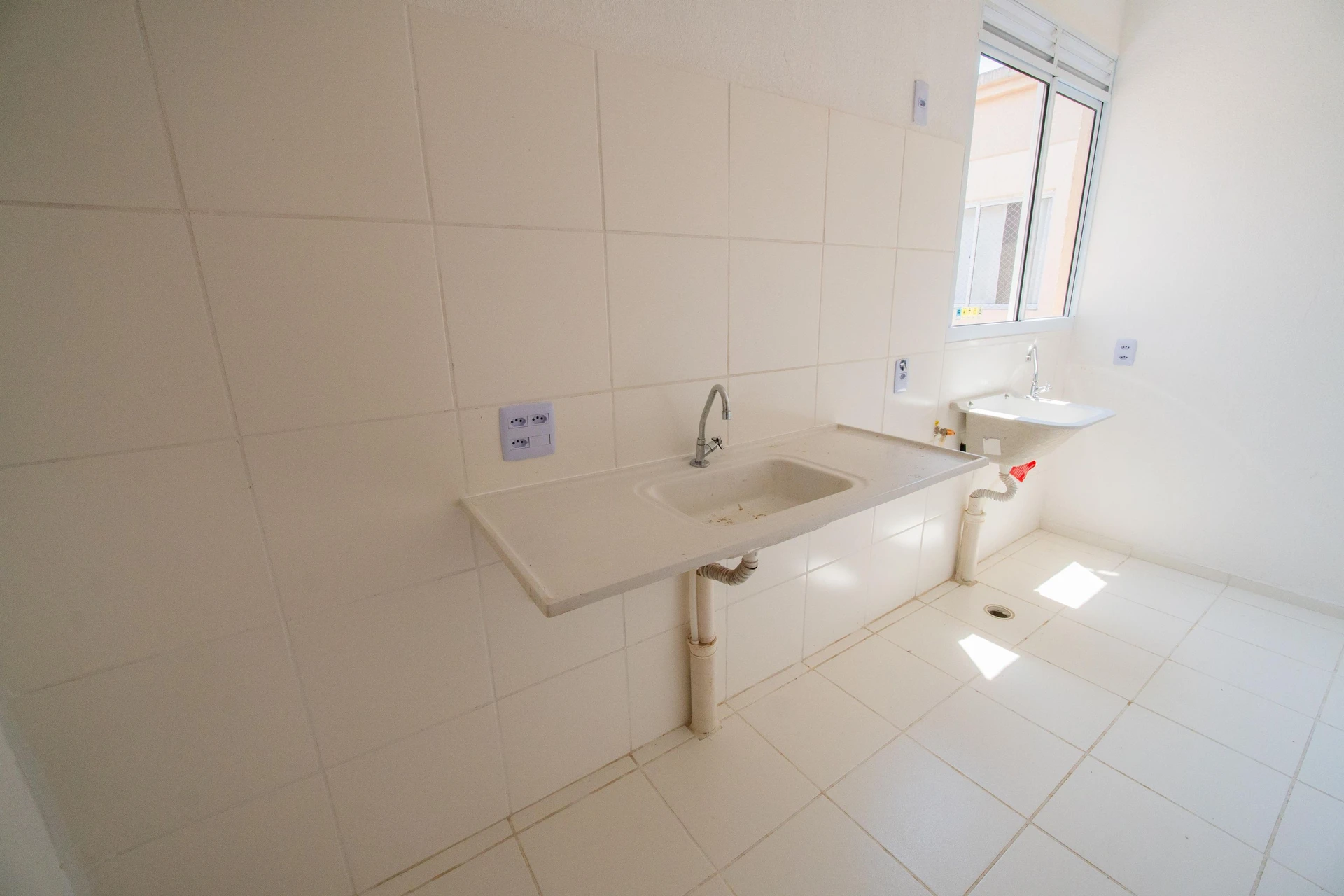 2-bedroom apartment with wood or laminate floors in Curitiba — photo 16