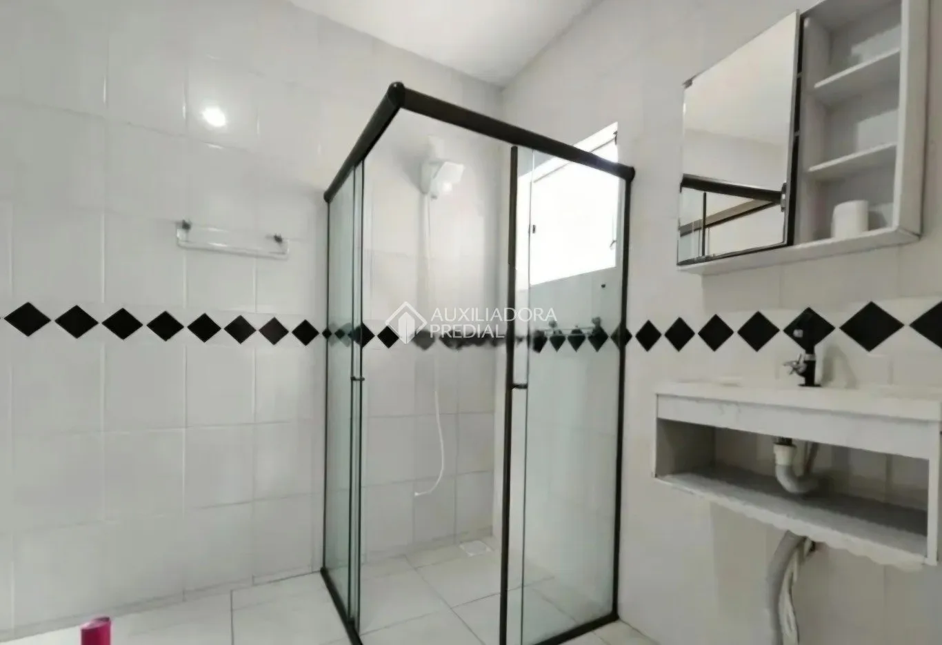 House with 3 bedrooms and open-plan kitchen — photo 10
