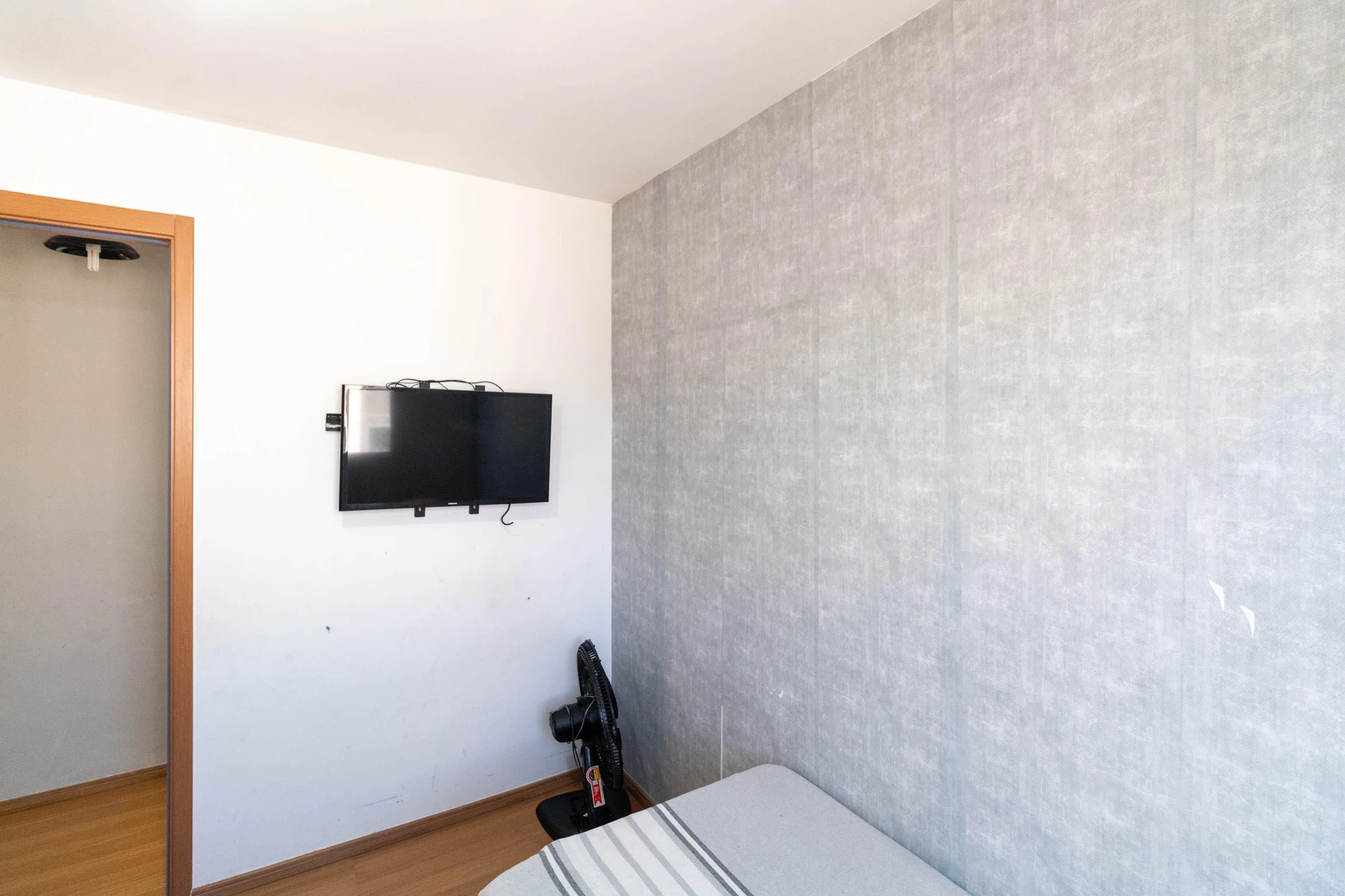 Furnished 2-bedroom apartment with 1 parking space — photo 18