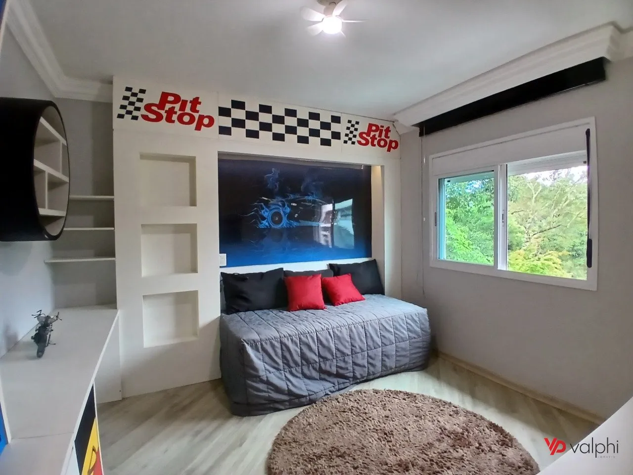4-bedroom house with a grill on the balcony — photo 50