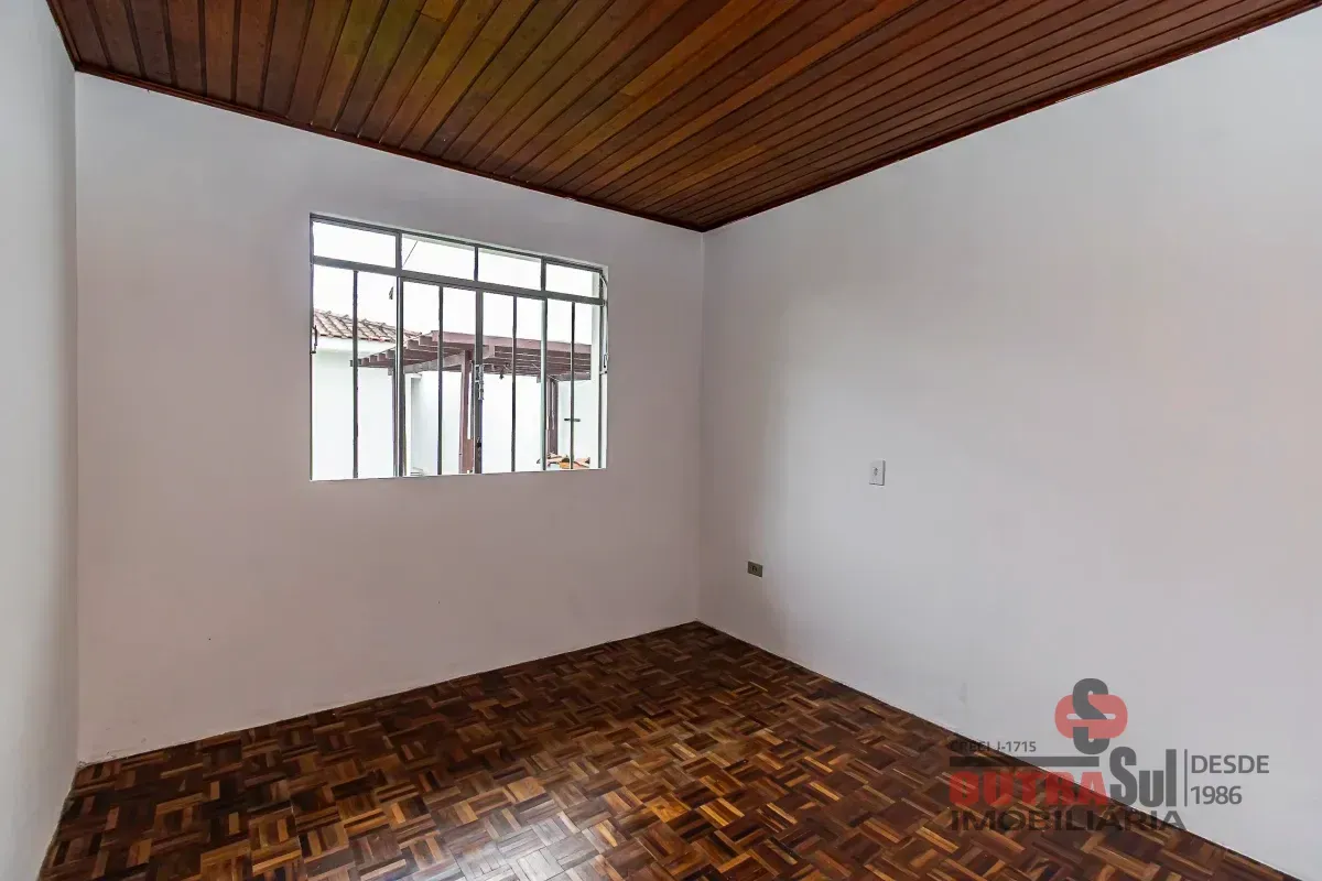 Casa, 215 m², com piso de madeira ou laminado — photo 35