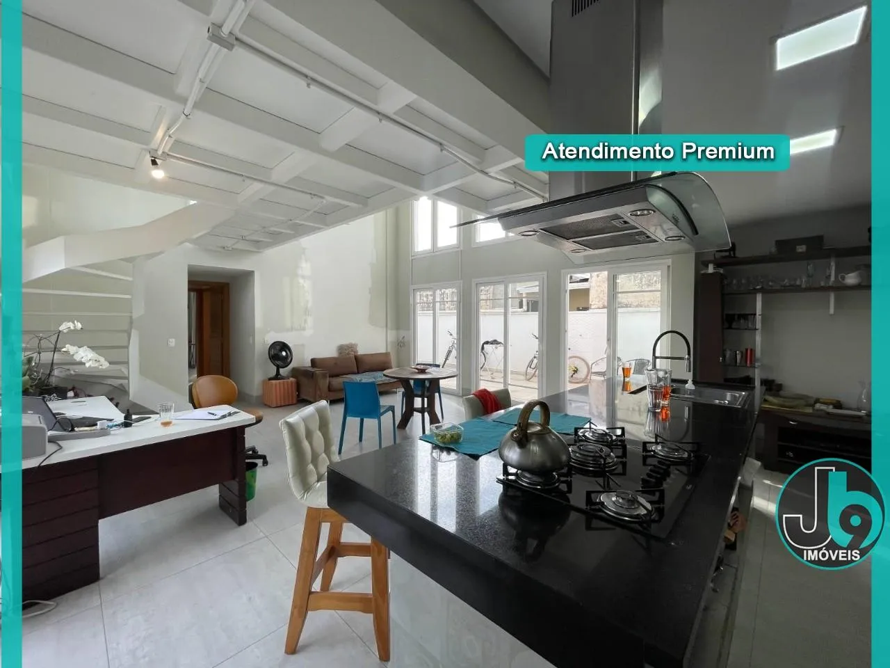 389 m² house with 4 bedrooms and an open-plan kitchen — photo 55