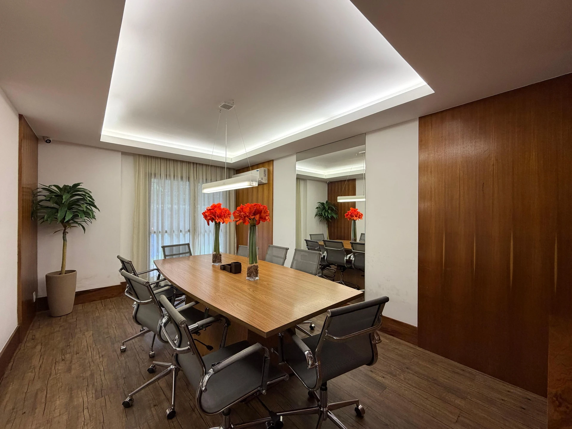 Furnished apartment, 112 m², with a glass-enclosed balcony — photo 19