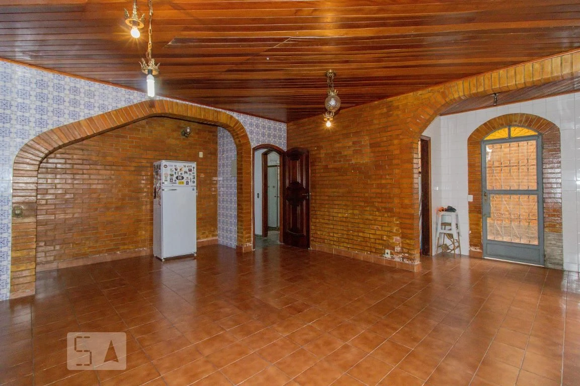 Rental house with 4 bedrooms and a private garden — photo 42
