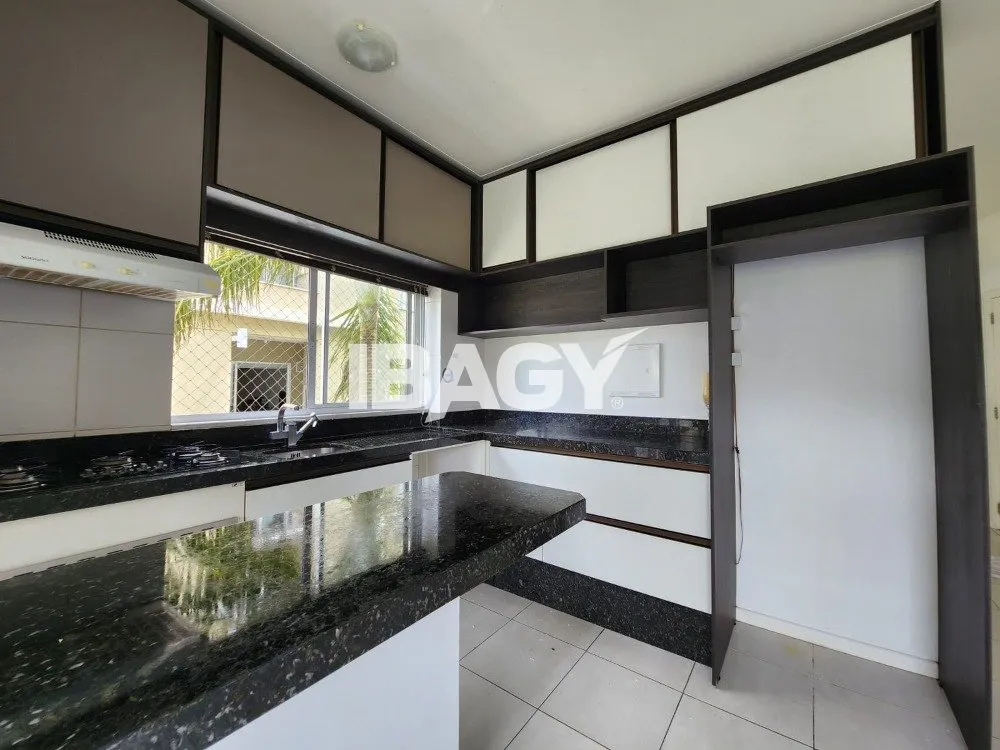2-bedroom apartment with a mountain view — photo 3