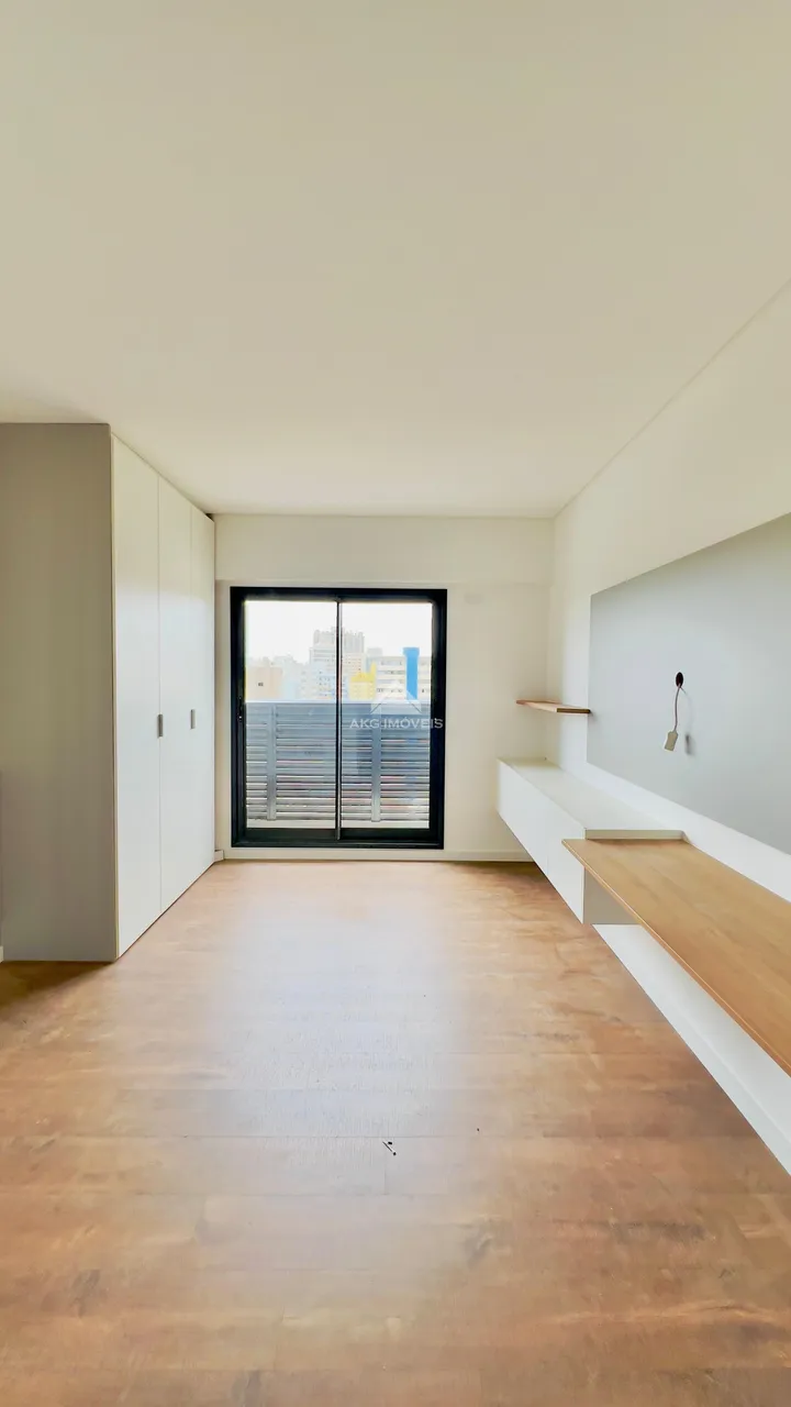 Apartamento de 1 quarto com cozinha fechada e fogão elétrico — photo 3