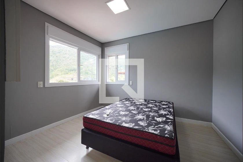 Floor-to-ceiling windows in a 4-bedroom house, 300 m² — photo 23
