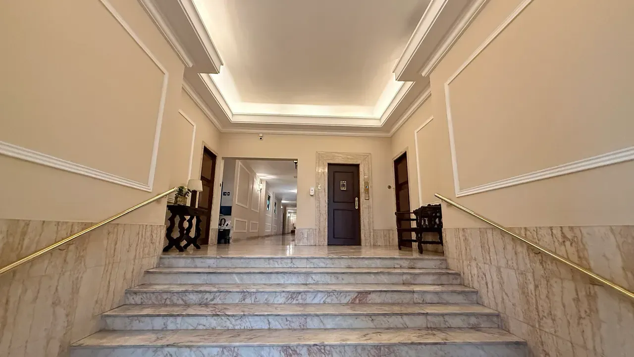 4-bedroom apartment, 1 with its own bathroom, 240 m² — photo 27