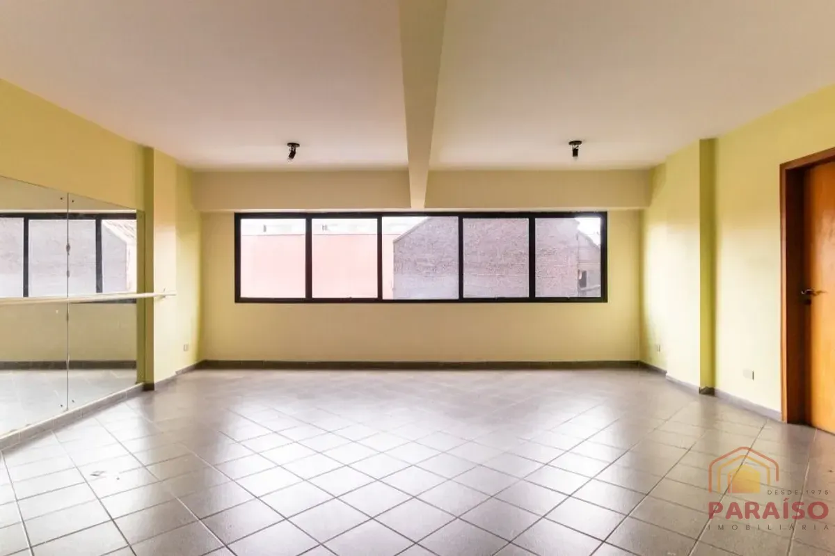 Studio with 1 bedroom, 1 bathroom and a 34 m² compact kitchen — photo 30