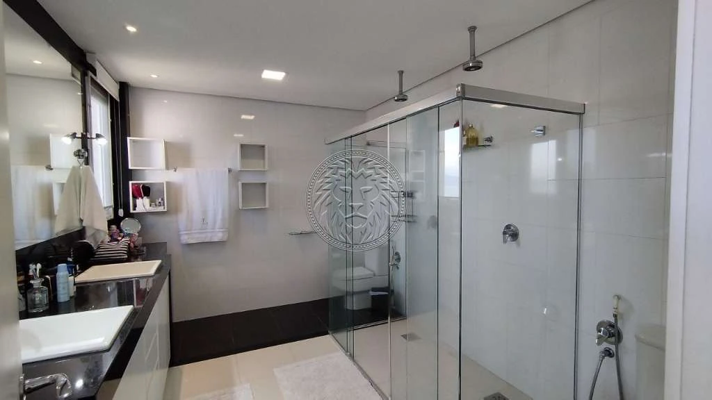 Дом на 4 спальни-сьют, 7 санузлов и 4 места, 1228 м² — photo 7