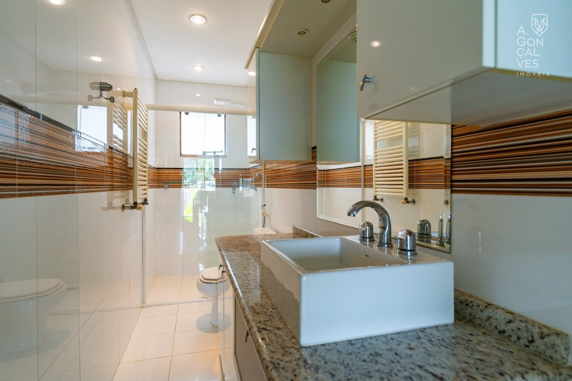 Unfurnished house with 4 bedrooms and 5 bathrooms — photo 51