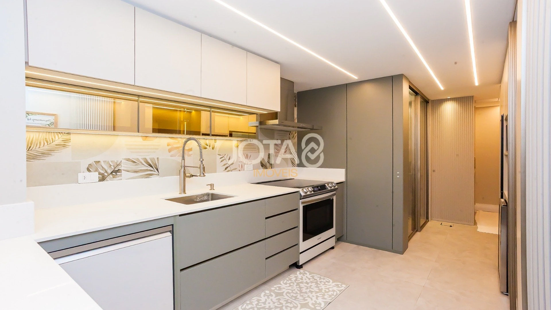199 m² apartment with 2 bedrooms and a suite, 2 parking — photo 16