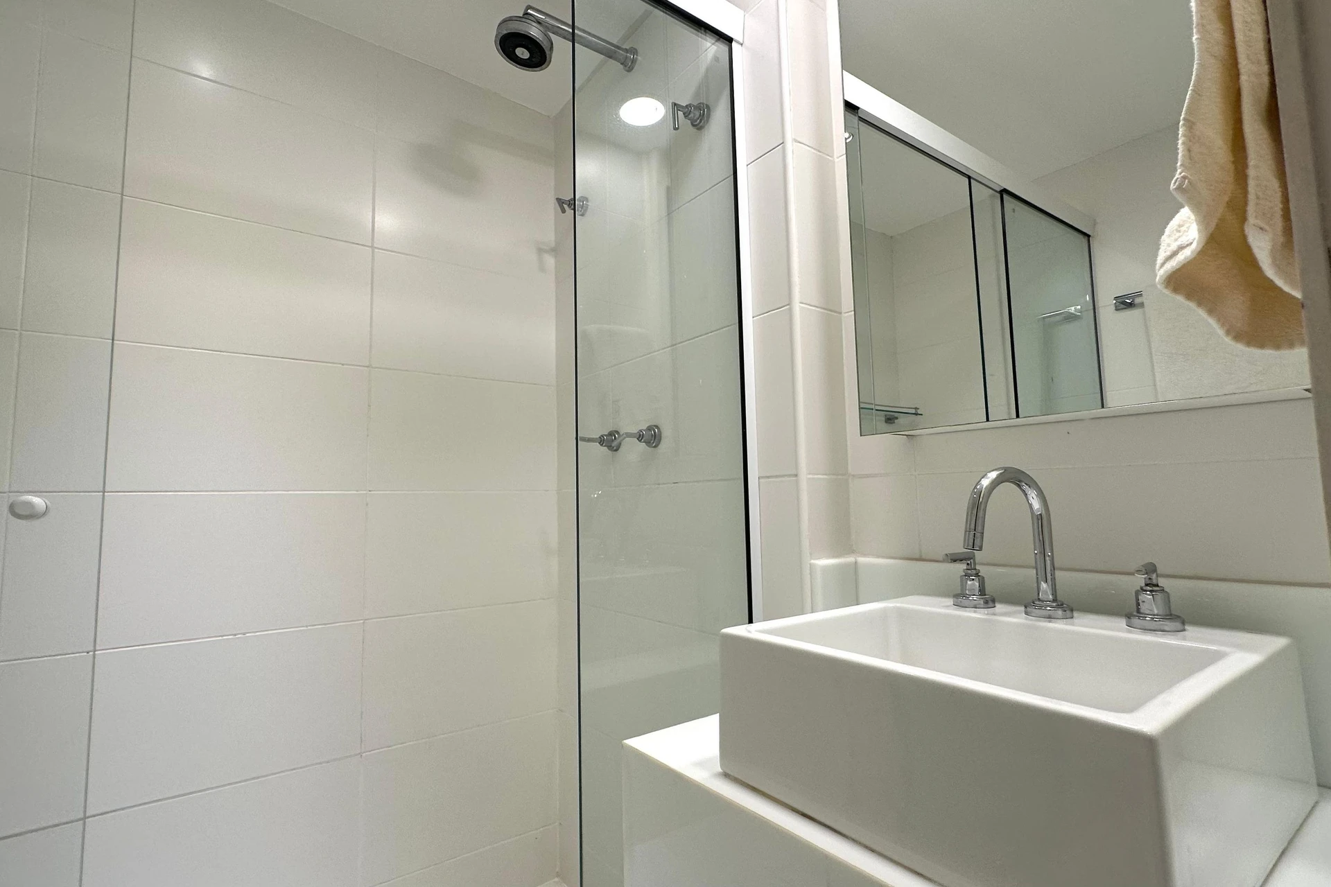 Apartamento mobiliado, 101 m², com janelas do piso ao teto — photo 2